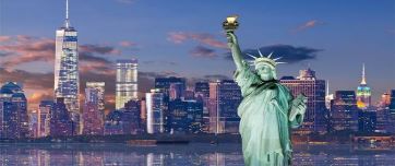 Estátua da liberdade com a cidade de Nova York no fundo